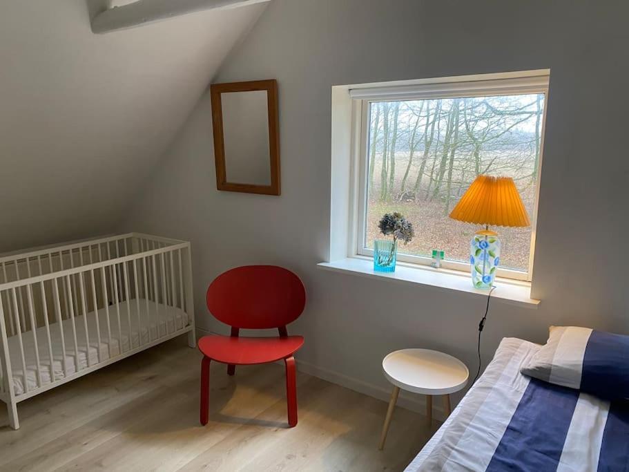 Skont Hus Pa Landet Taet Pa Billund Vila Give Exterior foto