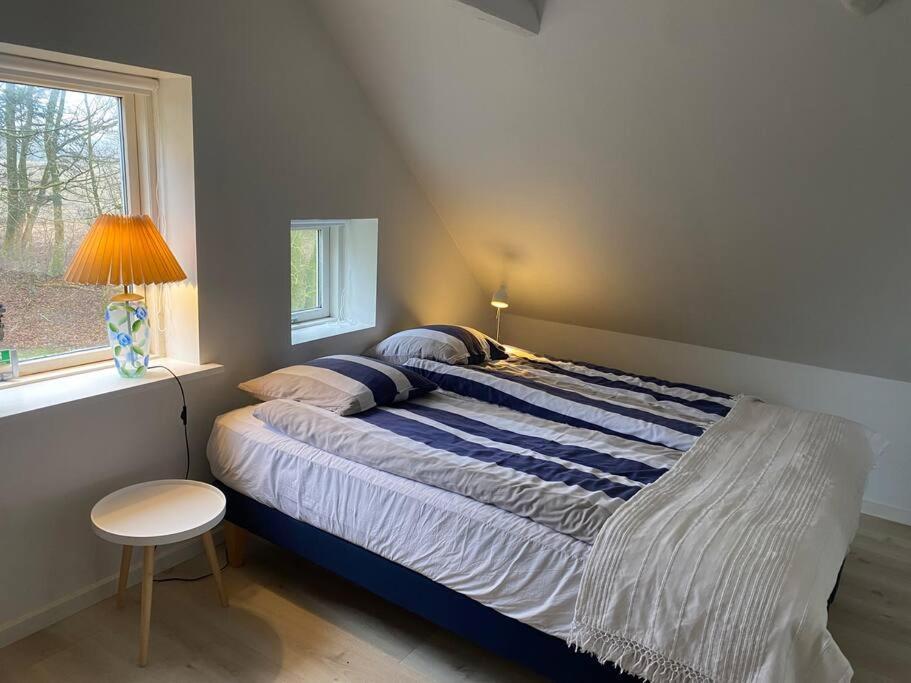 Skont Hus Pa Landet Taet Pa Billund Vila Give Exterior foto