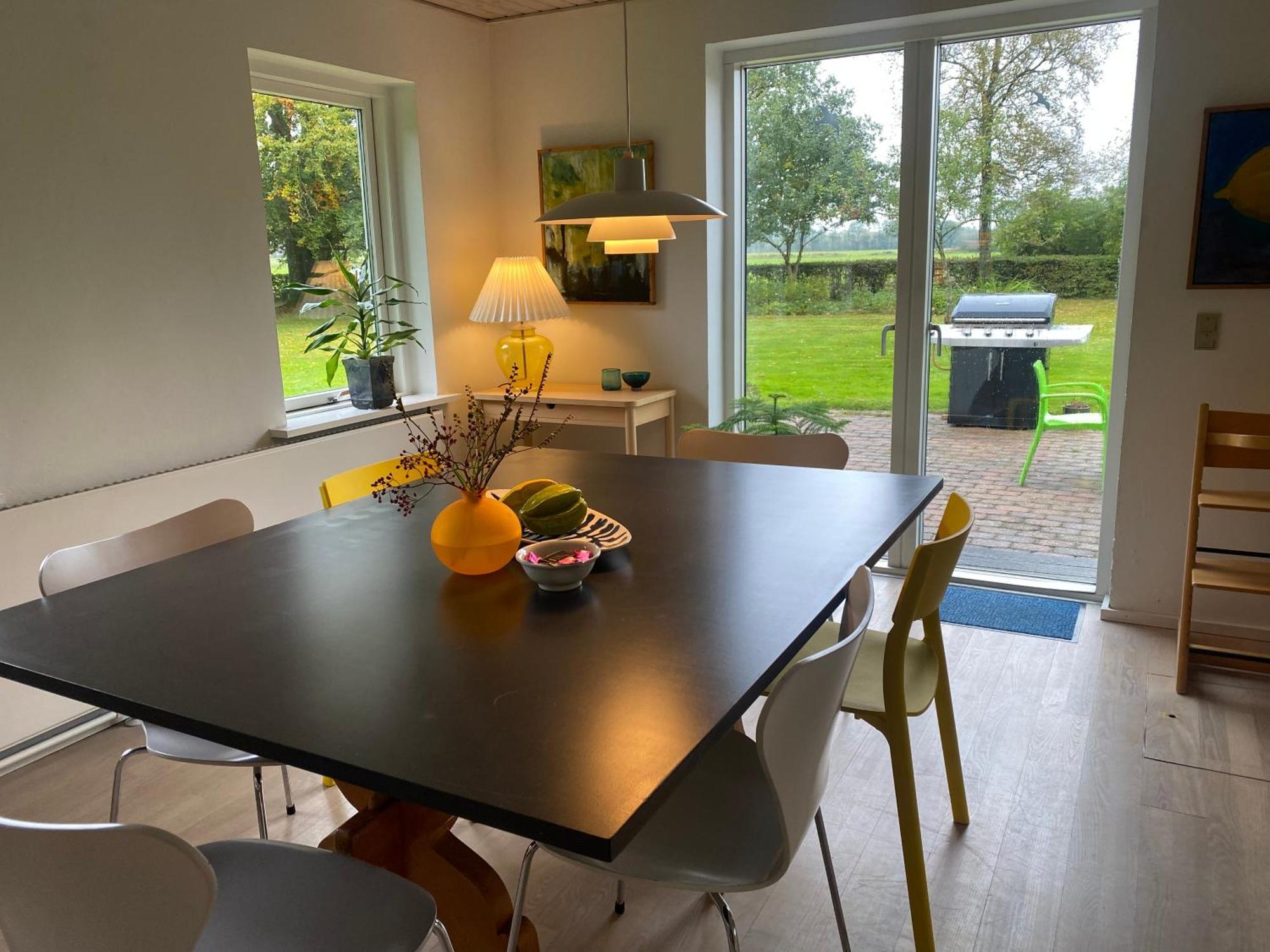Skont Hus Pa Landet Taet Pa Billund Vila Give Exterior foto